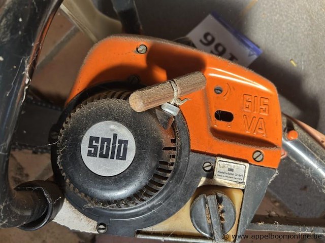Kettingzaag van het merk solo, model 615 va, met serienummer 27603. het toestel is voorzien van een benzinemotor en een trekstarter. - afbeelding 2 van  2