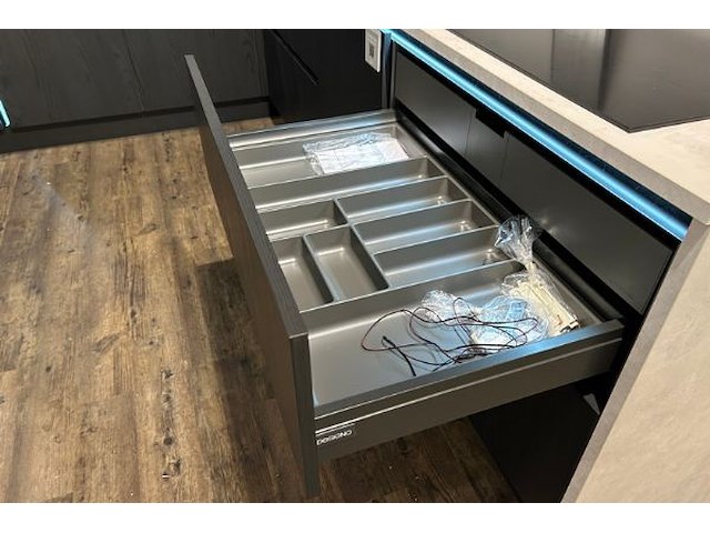 Keuken manhattan in l-vorm + tafel - afbeelding 35 van  43