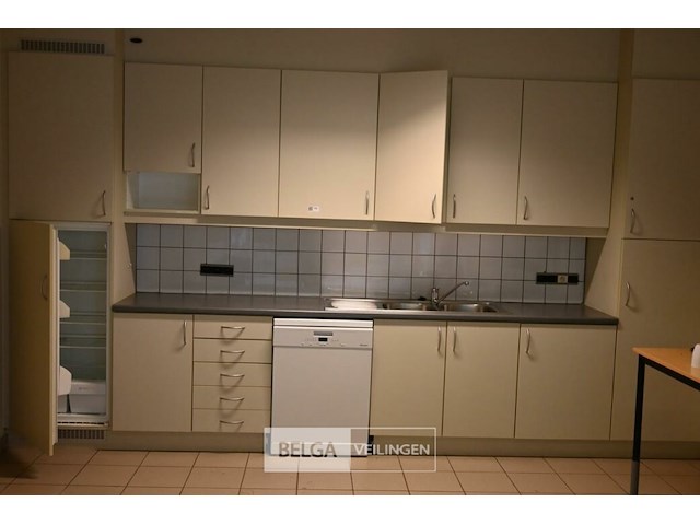 Keuken met toestellen - afbeelding 1 van  10