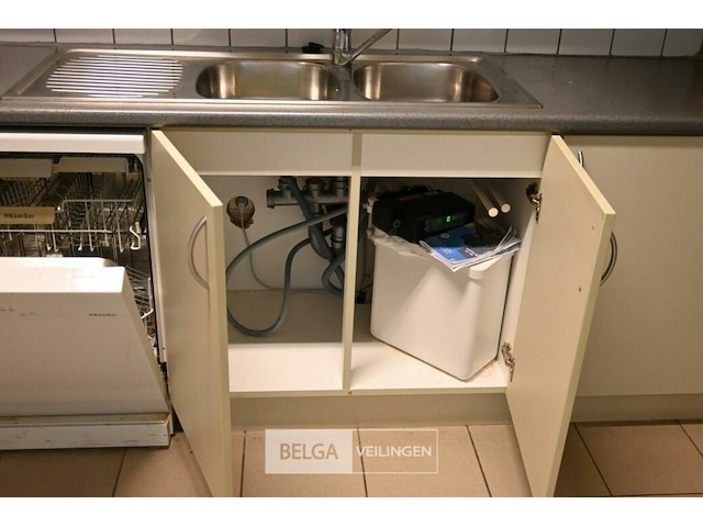 Keuken met toestellen - afbeelding 7 van  10