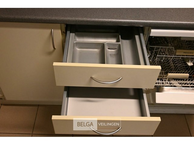 Keuken met toestellen - afbeelding 10 van  10