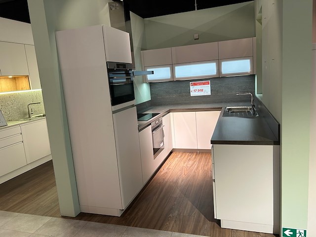 Keuken unimatt in u-vorm - afbeelding 1 van  34