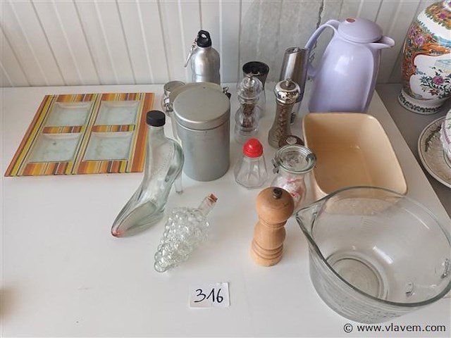 Keukengerei. 19 stuks - afbeelding 1 van  6