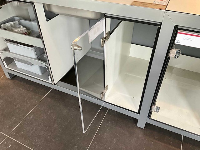 Keukenmeubel met 2 franke spoelbakken - afbeelding 7 van  17