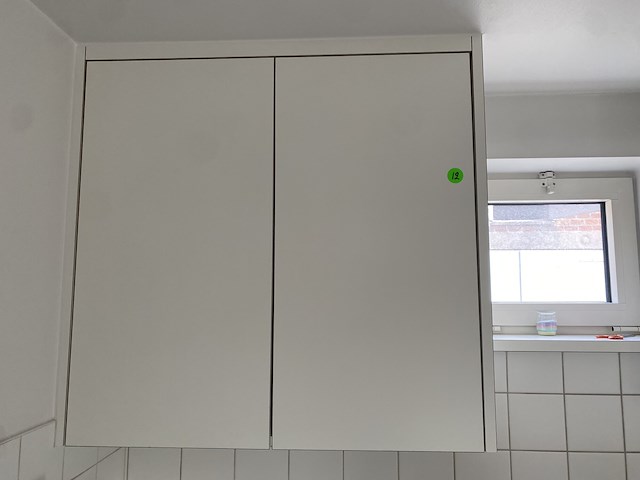 Keukenmeubel met onder -en bovenkasten - afbeelding 2 van  4