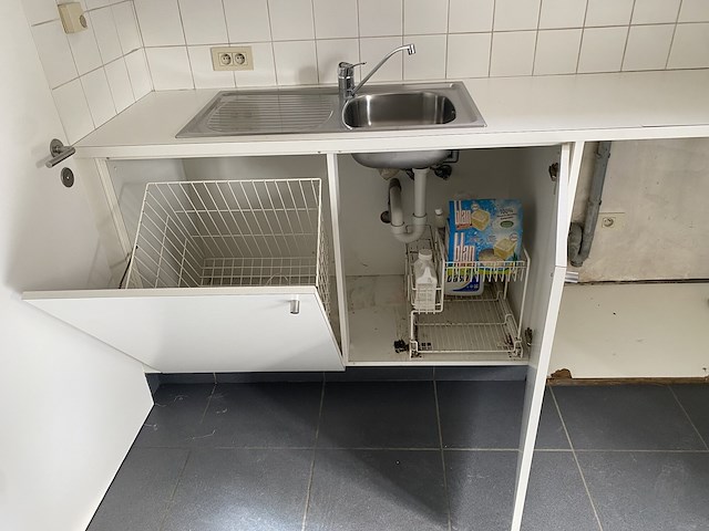 Keukenmeubel met onder -en bovenkasten - afbeelding 4 van  4