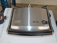 Keukenrobot domo , elektrisch snijmachine primo as 2-c, koffiezetmachine philips hd7765, naaimachine medion md17187, grill solis typ814, stomer karcher sc3 deluxe (niet compleet), stoomgenerator calor sv7040 (alles niet getest) - afbeelding 2 van  24
