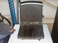 Keukenrobot domo , elektrisch snijmachine primo as 2-c, koffiezetmachine philips hd7765, naaimachine medion md17187, grill solis typ814, stomer karcher sc3 deluxe (niet compleet), stoomgenerator calor sv7040 (alles niet getest) - afbeelding 3 van  24