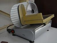 Keukenrobot domo , elektrisch snijmachine primo as 2-c, koffiezetmachine philips hd7765, naaimachine medion md17187, grill solis typ814, stomer karcher sc3 deluxe (niet compleet), stoomgenerator calor sv7040 (alles niet getest) - afbeelding 15 van  24