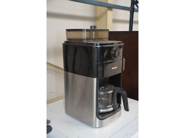 Keukenrobot domo , elektrisch snijmachine primo as 2-c, koffiezetmachine philips hd7765, naaimachine medion md17187, grill solis typ814, stomer karcher sc3 deluxe (niet compleet), stoomgenerator calor sv7040 (alles niet getest) - afbeelding 17 van  24