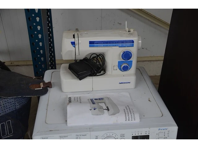 Keukenrobot domo , elektrisch snijmachine primo as 2-c, koffiezetmachine philips hd7765, naaimachine medion md17187, grill solis typ814, stomer karcher sc3 deluxe (niet compleet), stoomgenerator calor sv7040 (alles niet getest) - afbeelding 12 van  24
