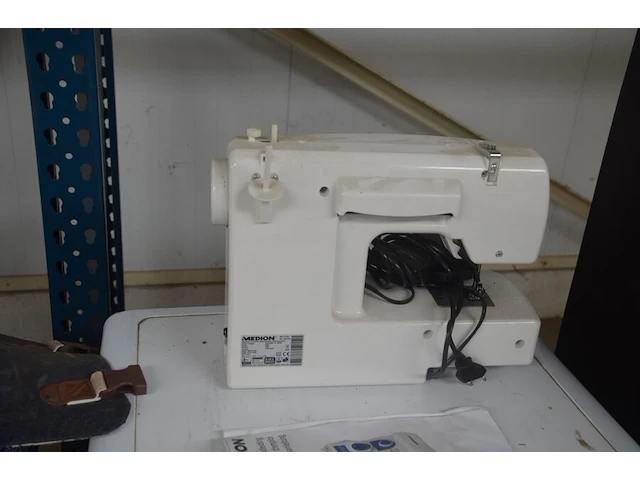 Keukenrobot domo , elektrisch snijmachine primo as 2-c, koffiezetmachine philips hd7765, naaimachine medion md17187, grill solis typ814, stomer karcher sc3 deluxe (niet compleet), stoomgenerator calor sv7040 (alles niet getest) - afbeelding 19 van  24