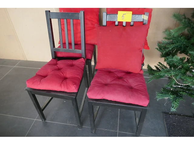Keukenstoelen + kerstboom - afbeelding 2 van  4