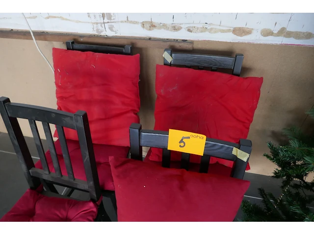 Keukenstoelen + kerstboom - afbeelding 3 van  4