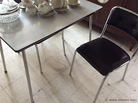 Keukentafel vintage + 2 stoelen - afbeelding 1 van  2