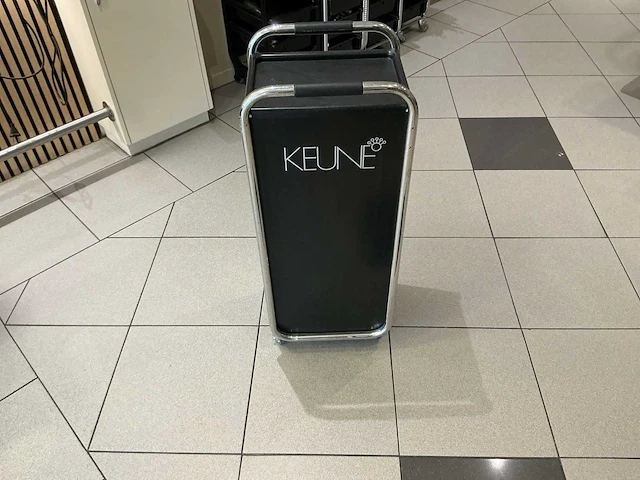Keune kapperswerkwagens met laden op wielen (4x) - afbeelding 1 van  4
