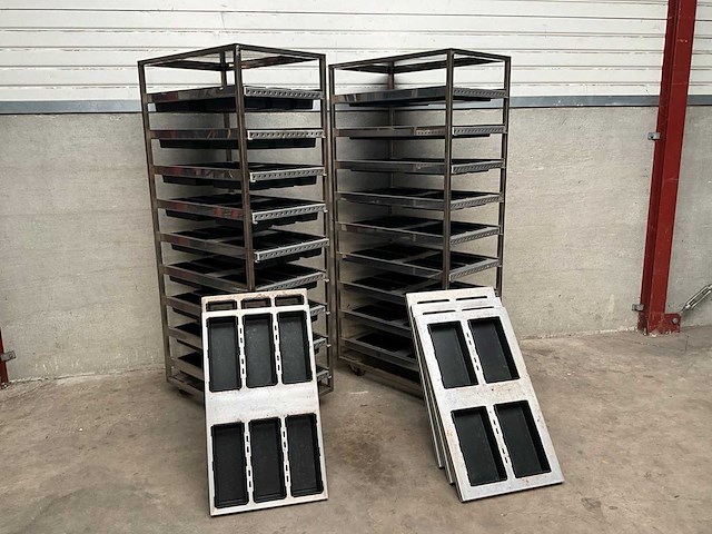 Keybake - regaalwagen inclusief bakvormen (2x) - afbeelding 1 van  5