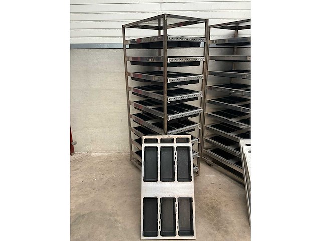 Keybake - regaalwagen inclusief bakvormen (2x) - afbeelding 2 van  5