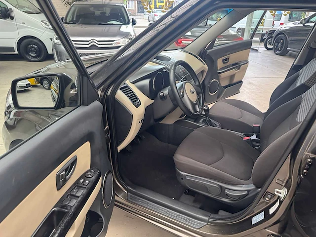 Kia - 2009 - soul - soul - personenauto - afbeelding 14 van  27