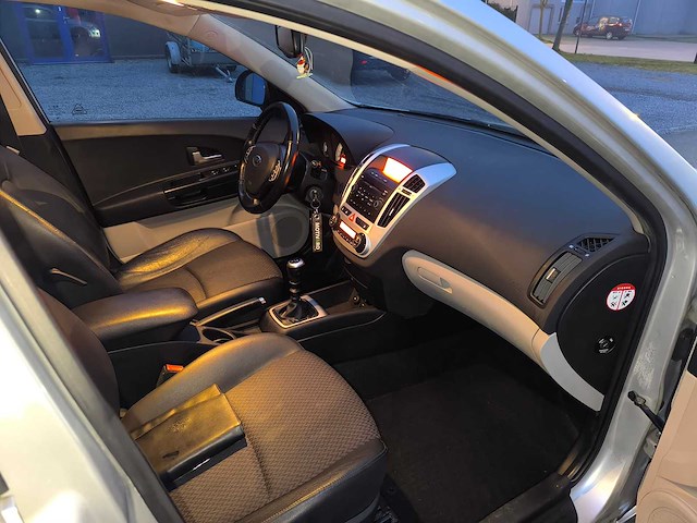 Kia - cee’d sw – benzine – 2008 – 157.321 km – manueel - afbeelding 2 van  20