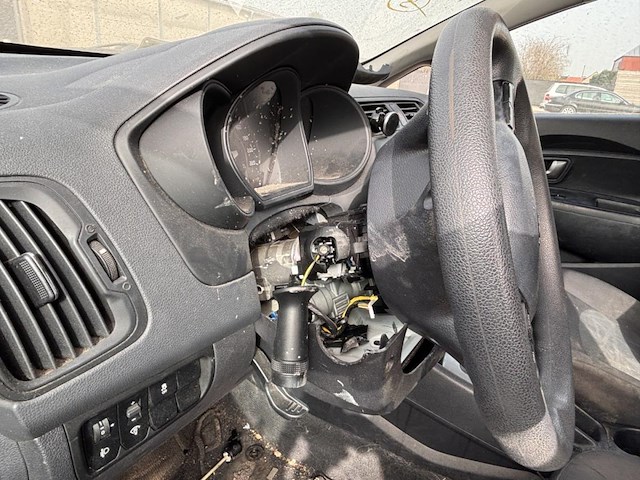 Kia rio - afbeelding 9 van  10