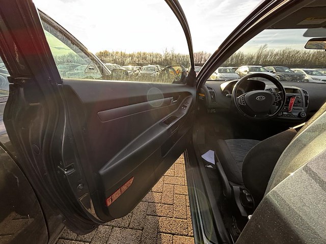 Kia/pro cee'd 1 6 iwhite, 2010 - afbeelding 22 van  24