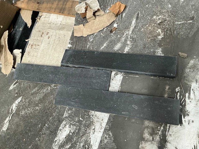 Kilkenny limestone super partij natuursteen plinten ca 300 lm - afbeelding 1 van  4