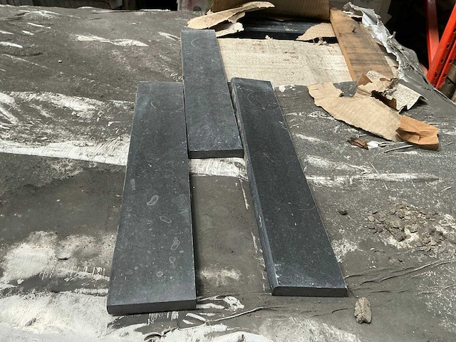 Kilkenny limestone super partij natuursteen plinten ca 300 lm - afbeelding 2 van  4