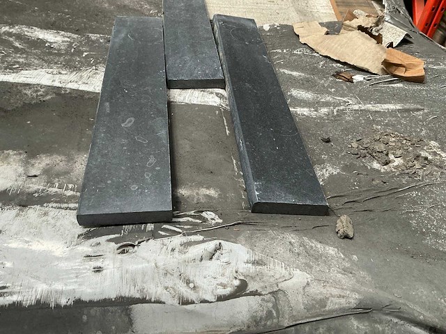 Kilkenny limestone super partij natuursteen plinten ca 300 lm - afbeelding 3 van  4