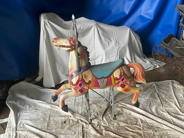 Kind carrouselpaard - afbeelding 1 van  7