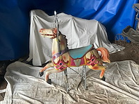 Kind carrouselpaard - afbeelding 1 van  7