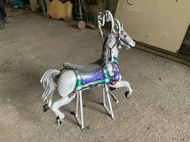 Kind carrouselpaard - afbeelding 1 van  5