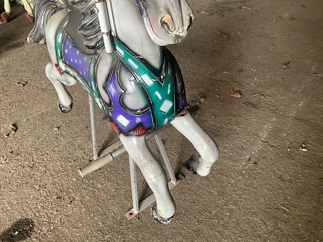 Kind carrouselpaard - afbeelding 4 van  5
