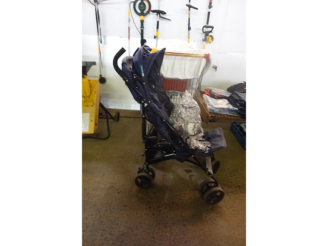 Kinderbuggy met regenscherm - afbeelding 1 van  3