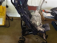 Kinderbuggy met regenscherm - afbeelding 1 van  3