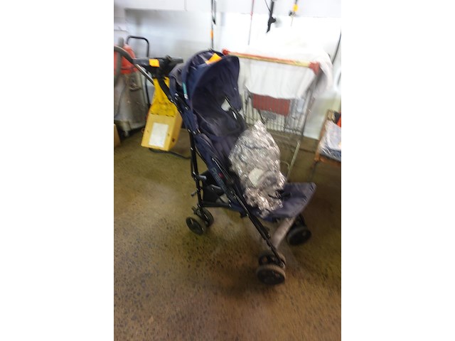 Kinderbuggy met regenscherm - afbeelding 2 van  3