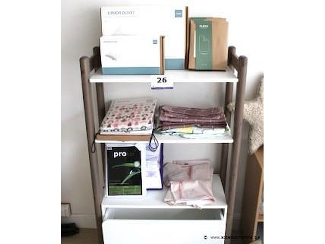 Kinderkamerkastje plus diverse accesoires - afbeelding 1 van  2