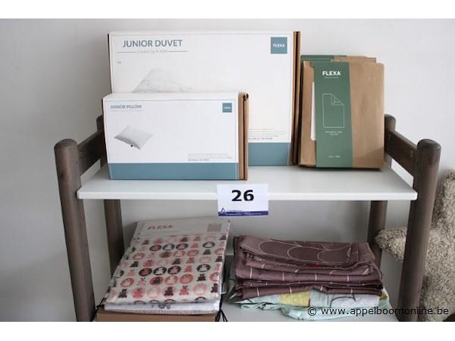 Kinderkamerkastje plus diverse accesoires - afbeelding 2 van  2