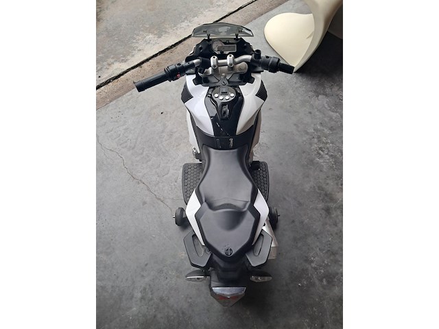 Kindermoto bmw s 1000xr elektrische werking onbekend l 1000mm h 670mm b 500mm - afbeelding 10 van  11