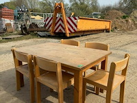 Kindertafel + 5 stoelen - afbeelding 1 van  2