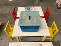 Kindertafel, stoelen, speelgoed en boeken - afbeelding 4 van  8