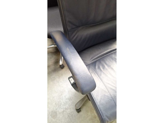 Kinnarps - lederen directiebureaustoel - afbeelding 2 van  10