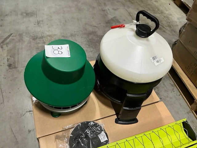Kippenvoer- en drinkbakken - afbeelding 3 van  8