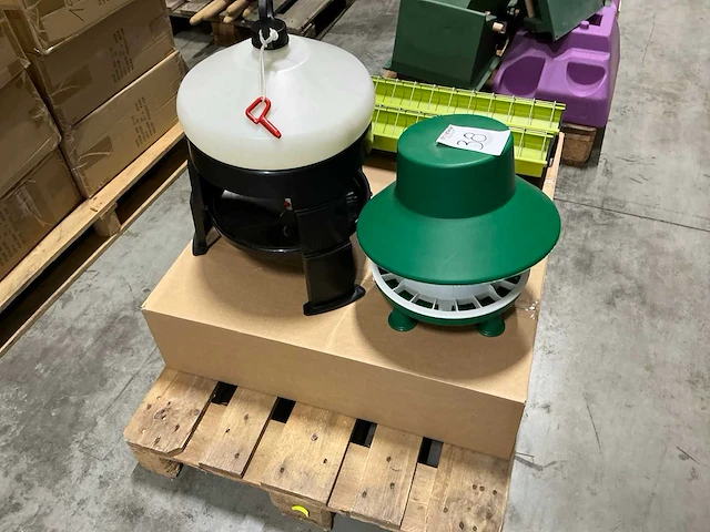 Kippenvoer- en drinkbakken - afbeelding 4 van  8