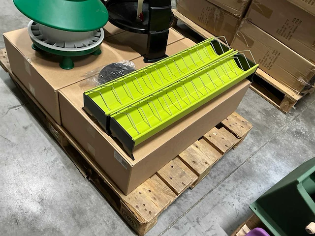 Kippenvoer- en drinkbakken - afbeelding 6 van  8