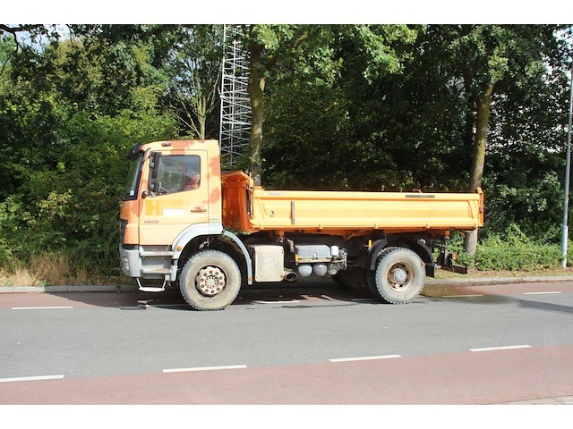Kipper vrachtwagen mercedes-benz 1829k axor-r diesel 286pk 2006 - afbeelding 1 van  1