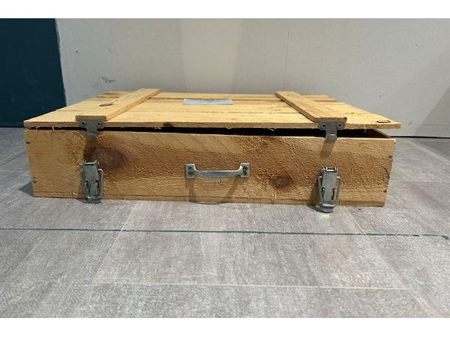 Kist en tegels - afbeelding 2 van  2