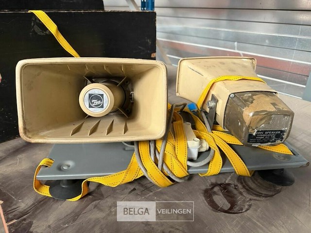 Kist met 2 megafoon systemen - afbeelding 1 van  4