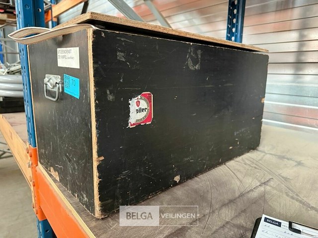 Kist met 2 megafoon systemen - afbeelding 2 van  4