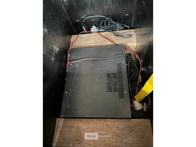 Kist met 2 megafoon systemen - afbeelding 3 van  4